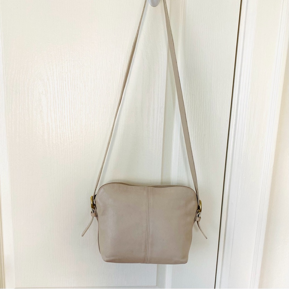 Coach Vintage 1980s Cream Bone Color Leather Crossbody Bag 0592-358